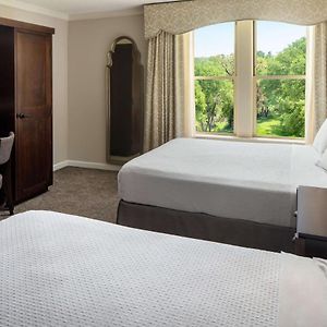 Kamer met een Queen Size Bed